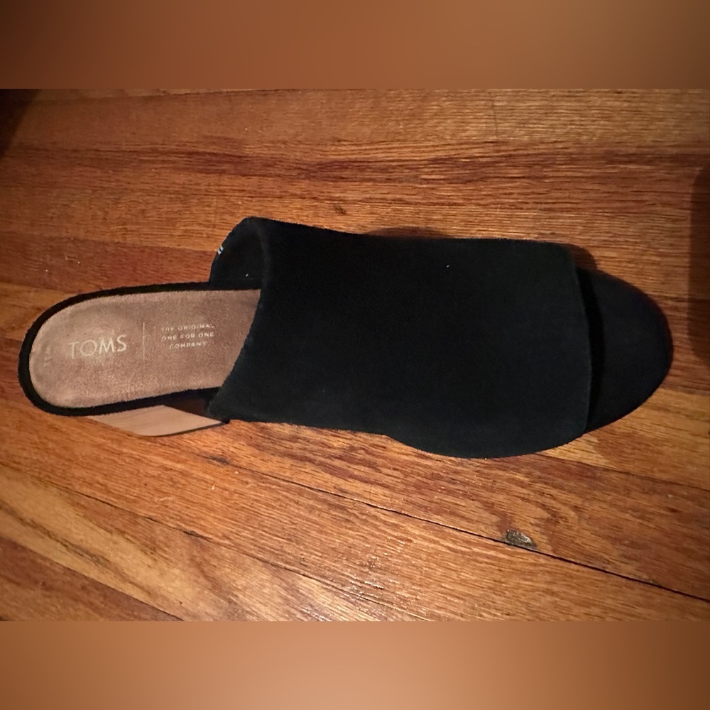 Tom’s Black Suede Sandal